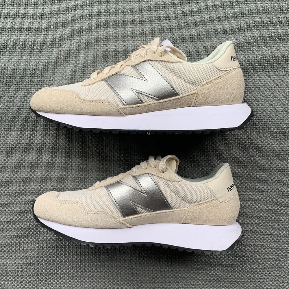 New Balance 237